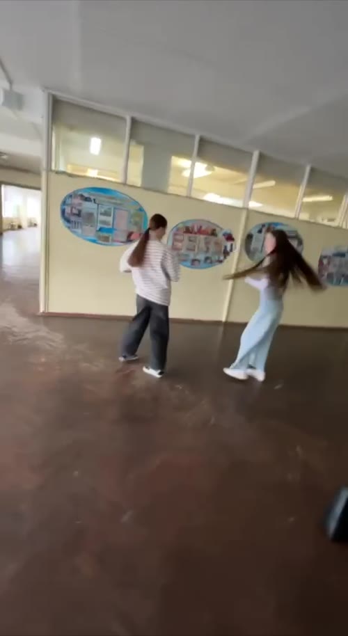 Video AgADF2kAArfPOEk_04548b52-fae3-4ecb-bf4a-bbb37082e286.mp4